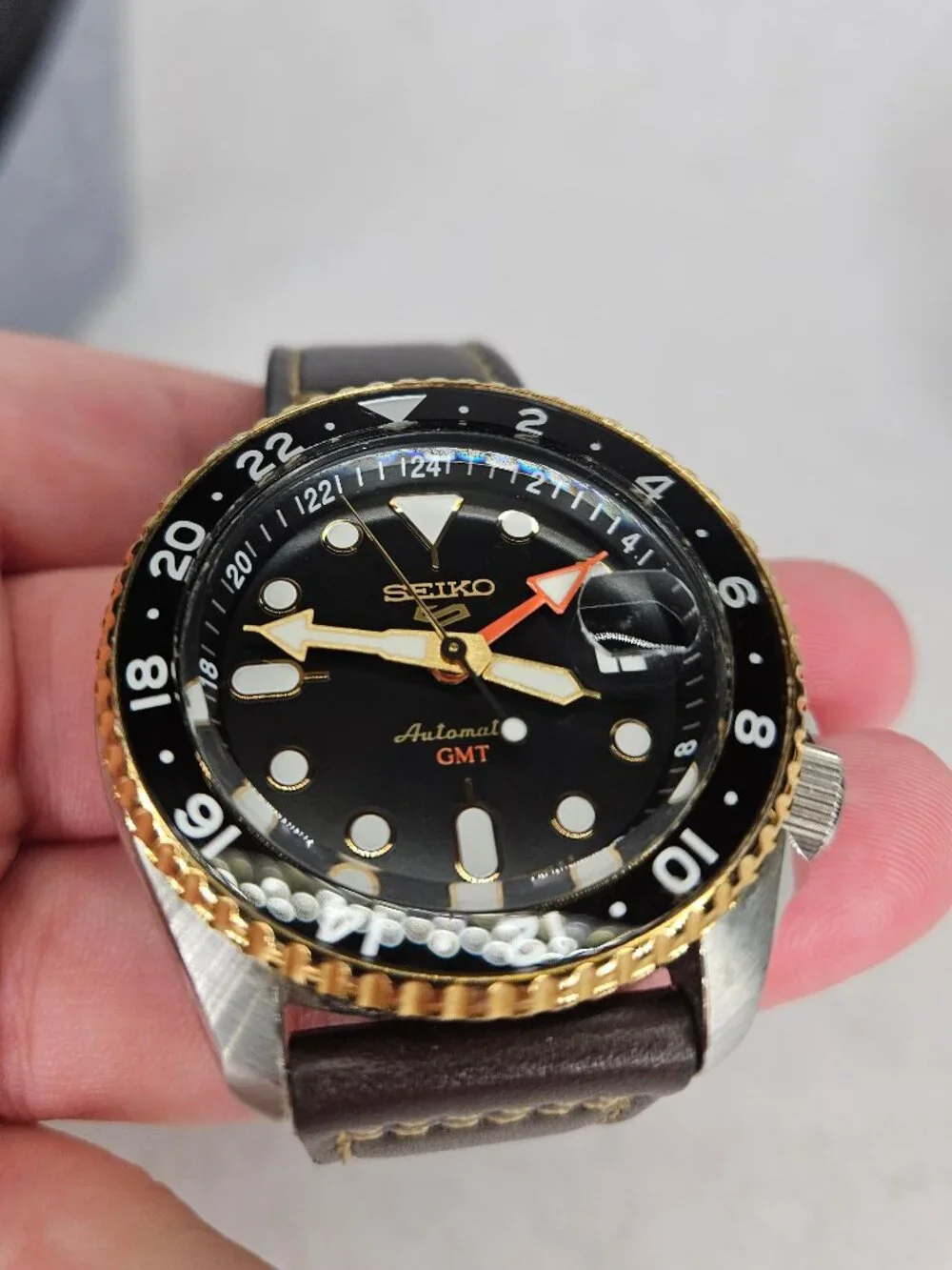 Seiko Sport 5 Automatic GMT 4R34-00A0 Black Gold Wristwatch Leather with Box